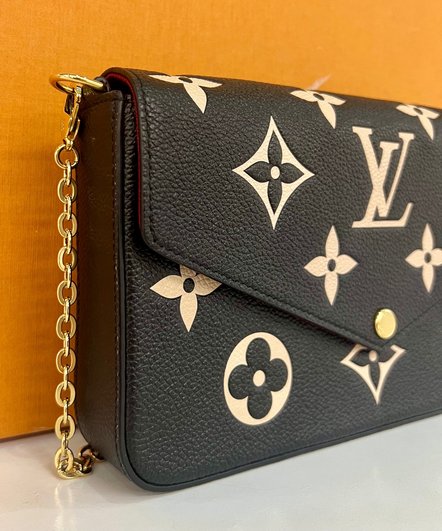 Felicie Black and White Empreinte