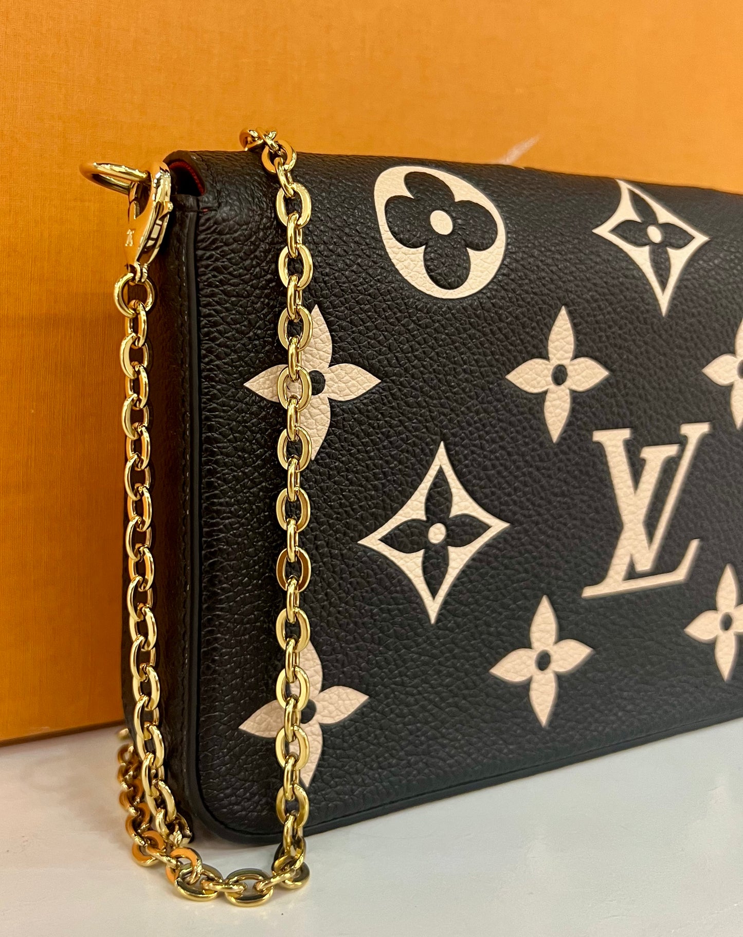 Felicie Black and White Empreinte