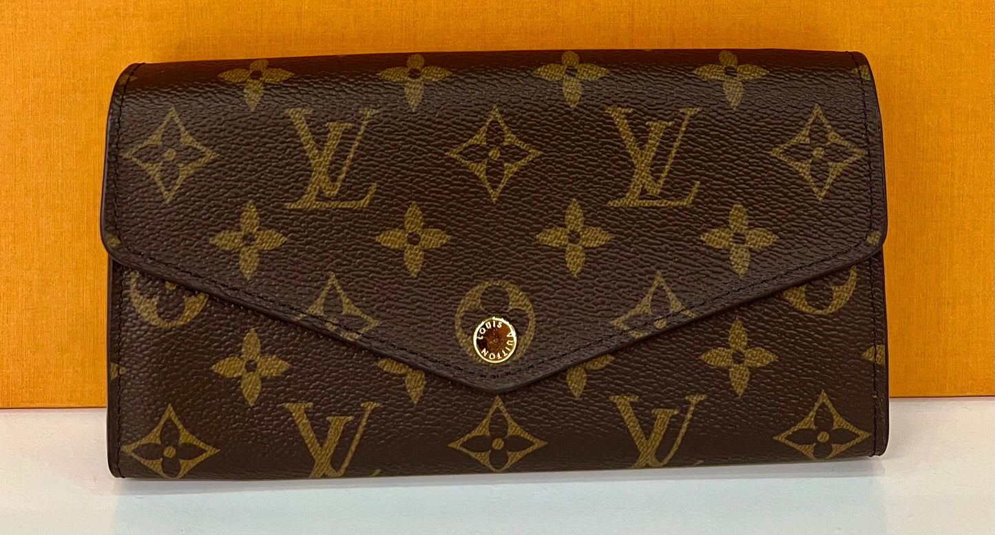 Sarah Wallet Monogram