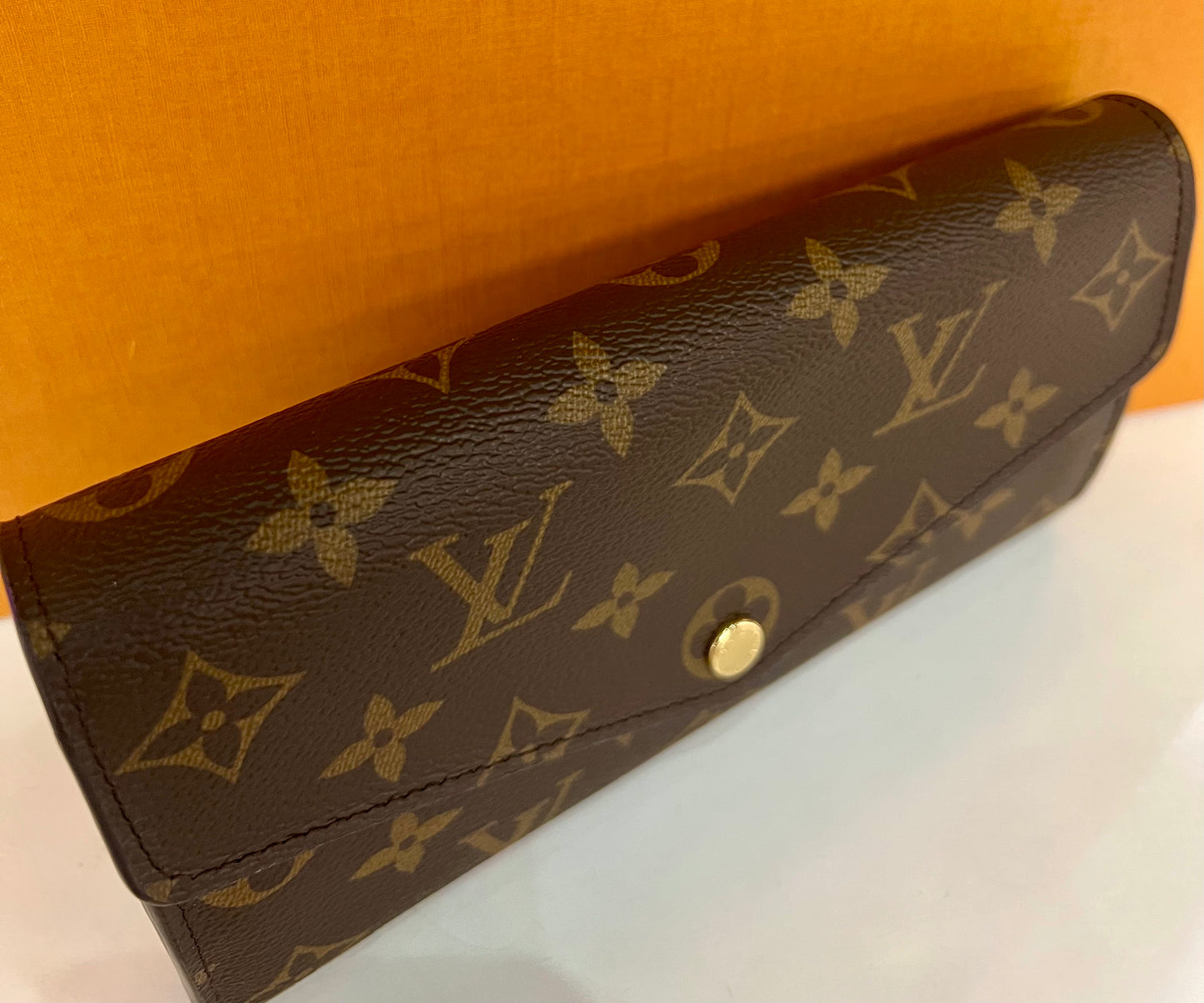 Sarah Wallet Monogram