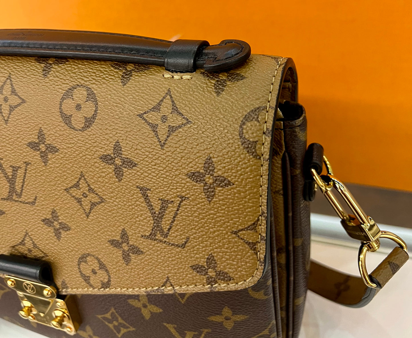 Metis Pochette Reverse Monogram