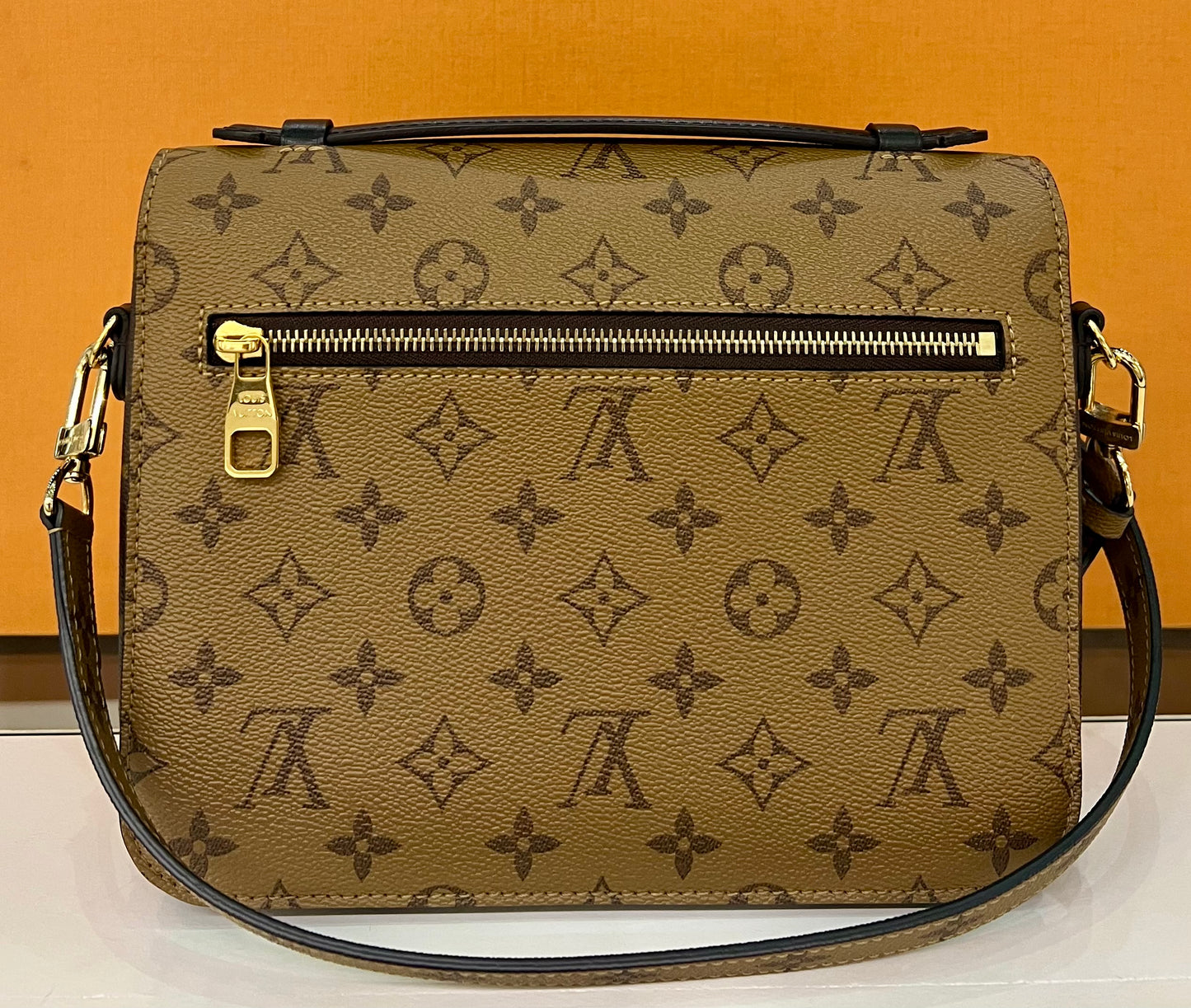 Metis Pochette Reverse Monogram