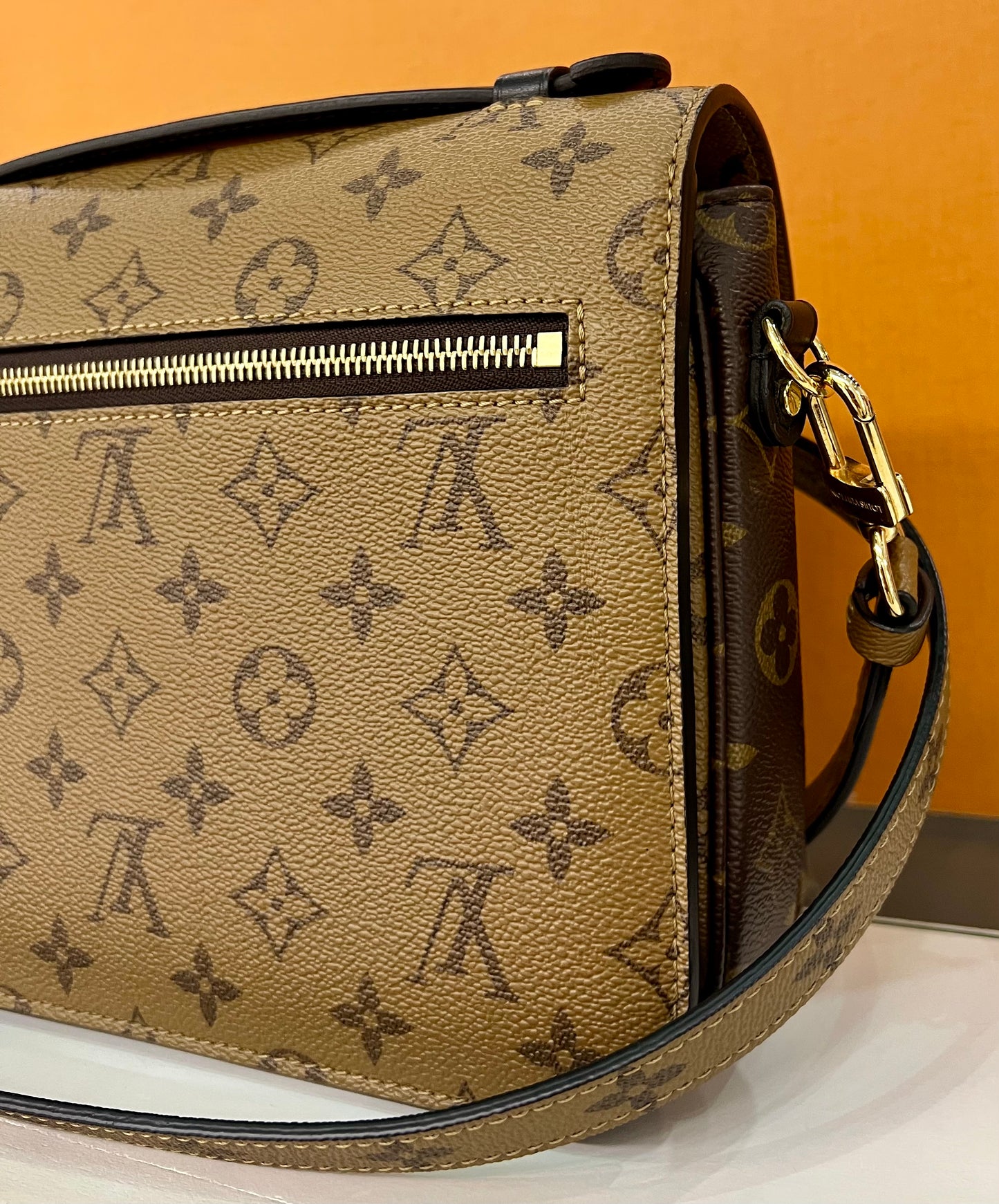 Metis Pochette Reverse Monogram