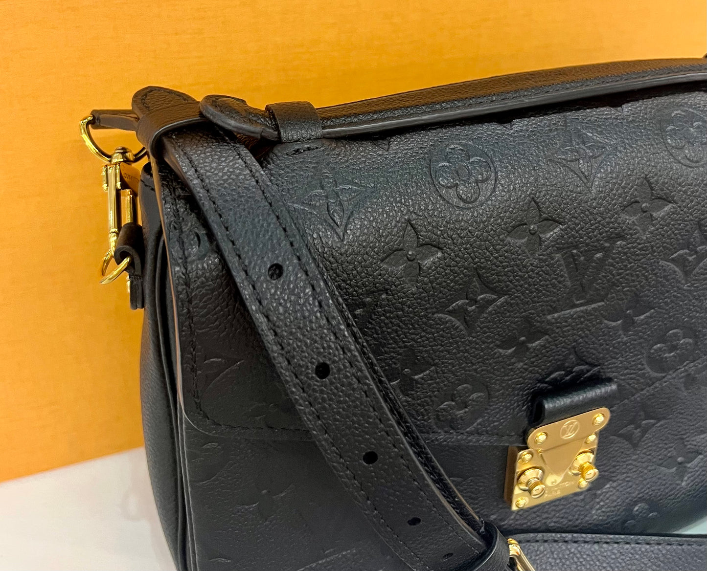 Metis Pochette Black Empreinte