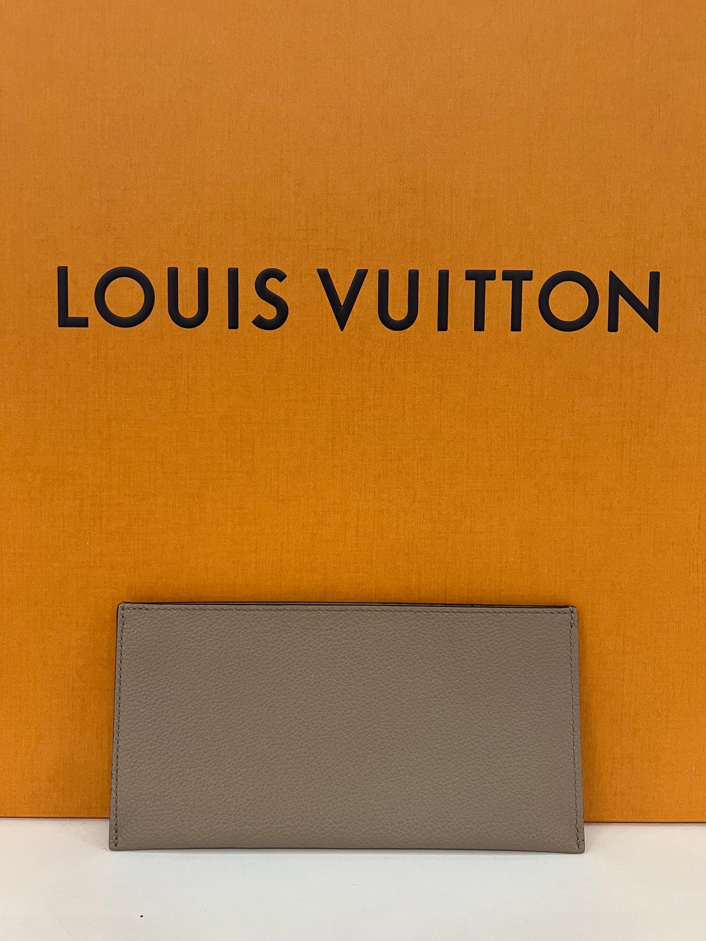 Long Wallet Turtledove