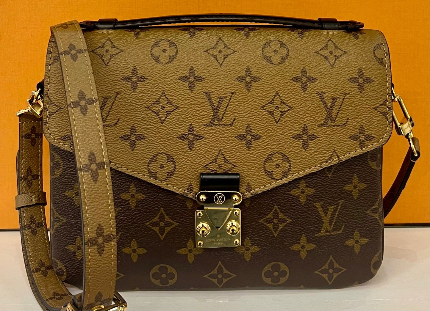 Metis Pochette Reverse Monogram