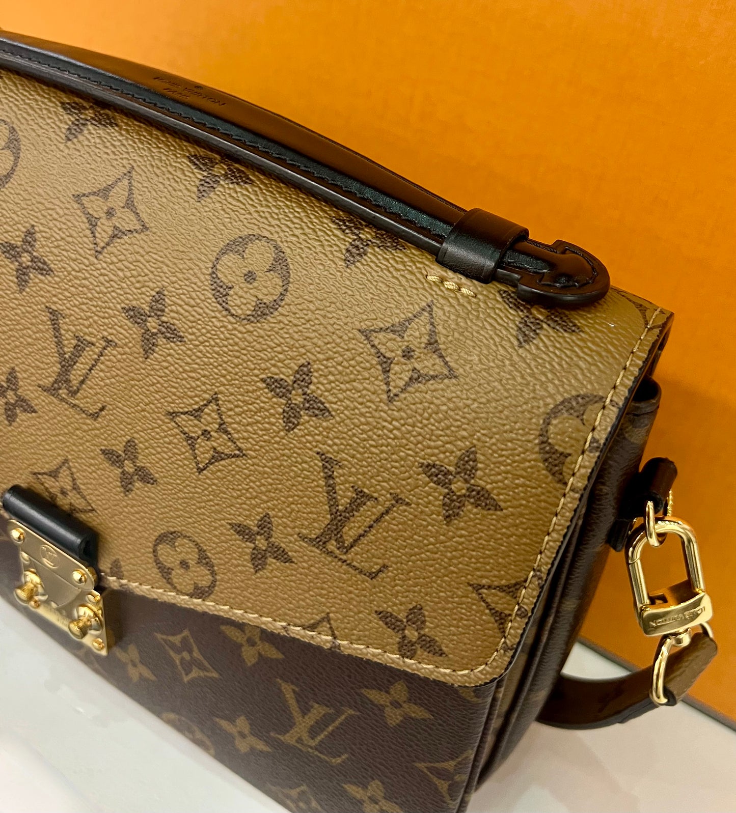 Metis Pochette Reverse Monogram