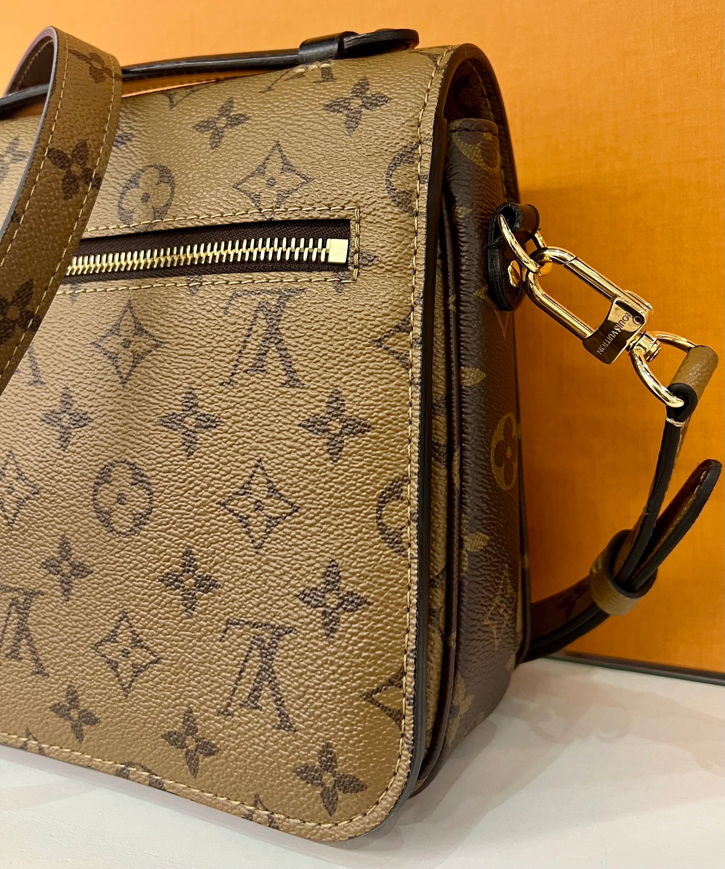 Metis Pochette Reverse Monogram