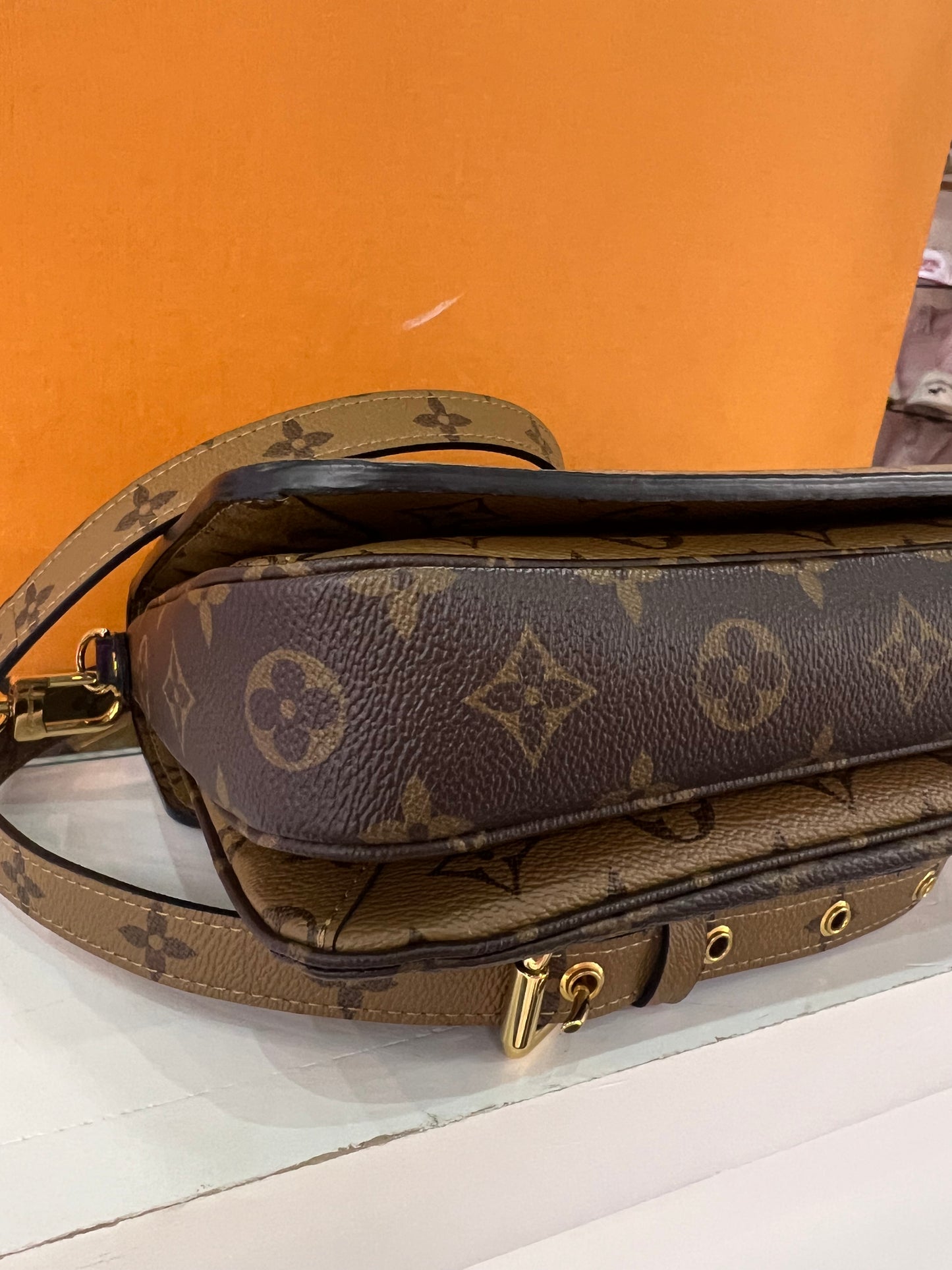 Metis Pochette Reverse Monogram