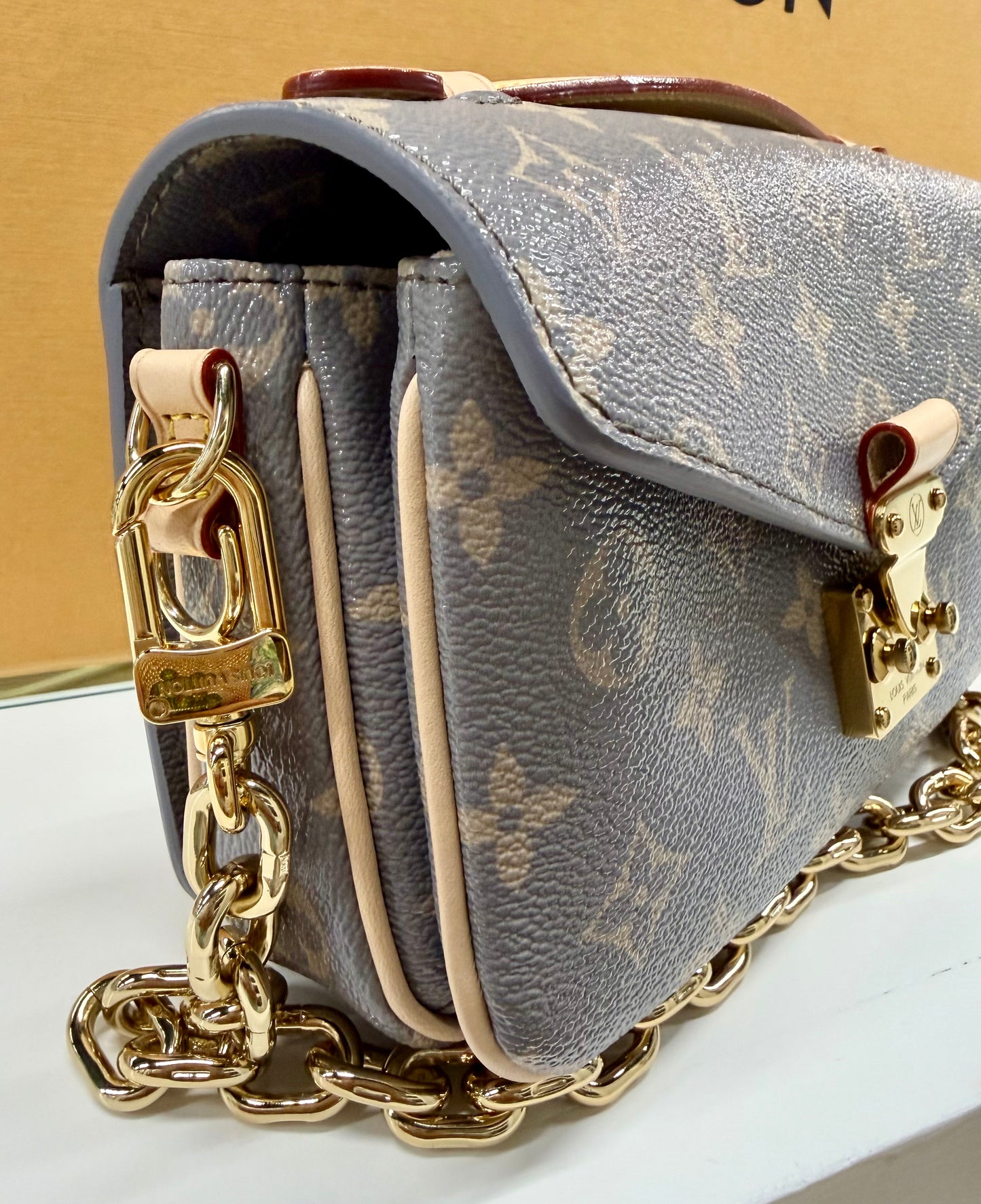 Pochette Metis East West