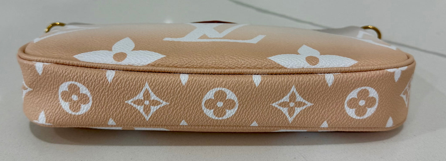 Multi-Pochette By the Pool