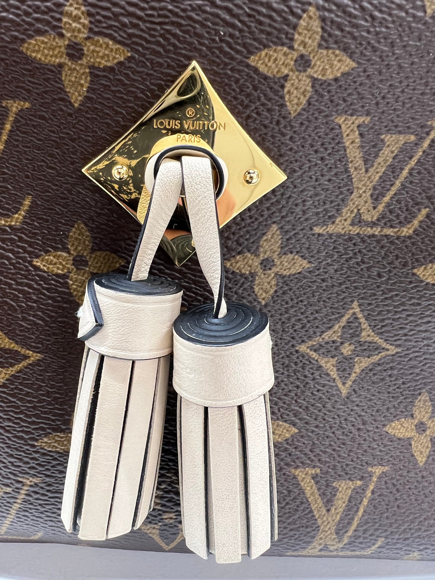 Saintogne Monogram/Cream