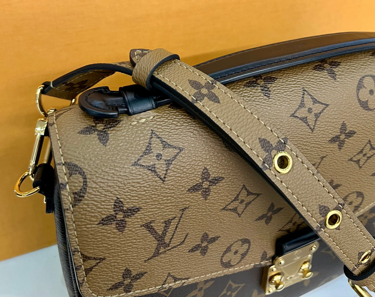 Metis Pochette Reverse Monogram