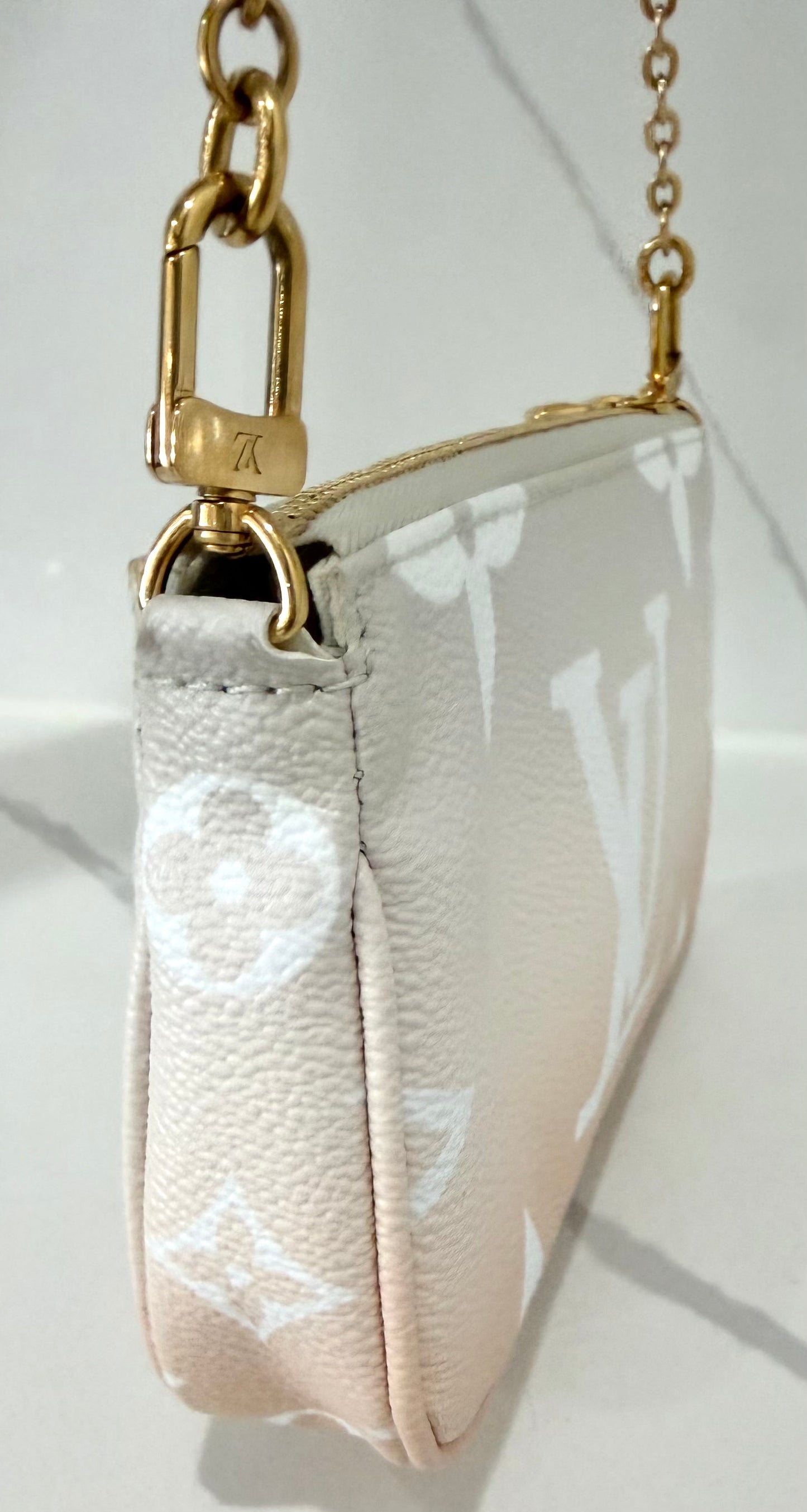 Pochette By the Pool