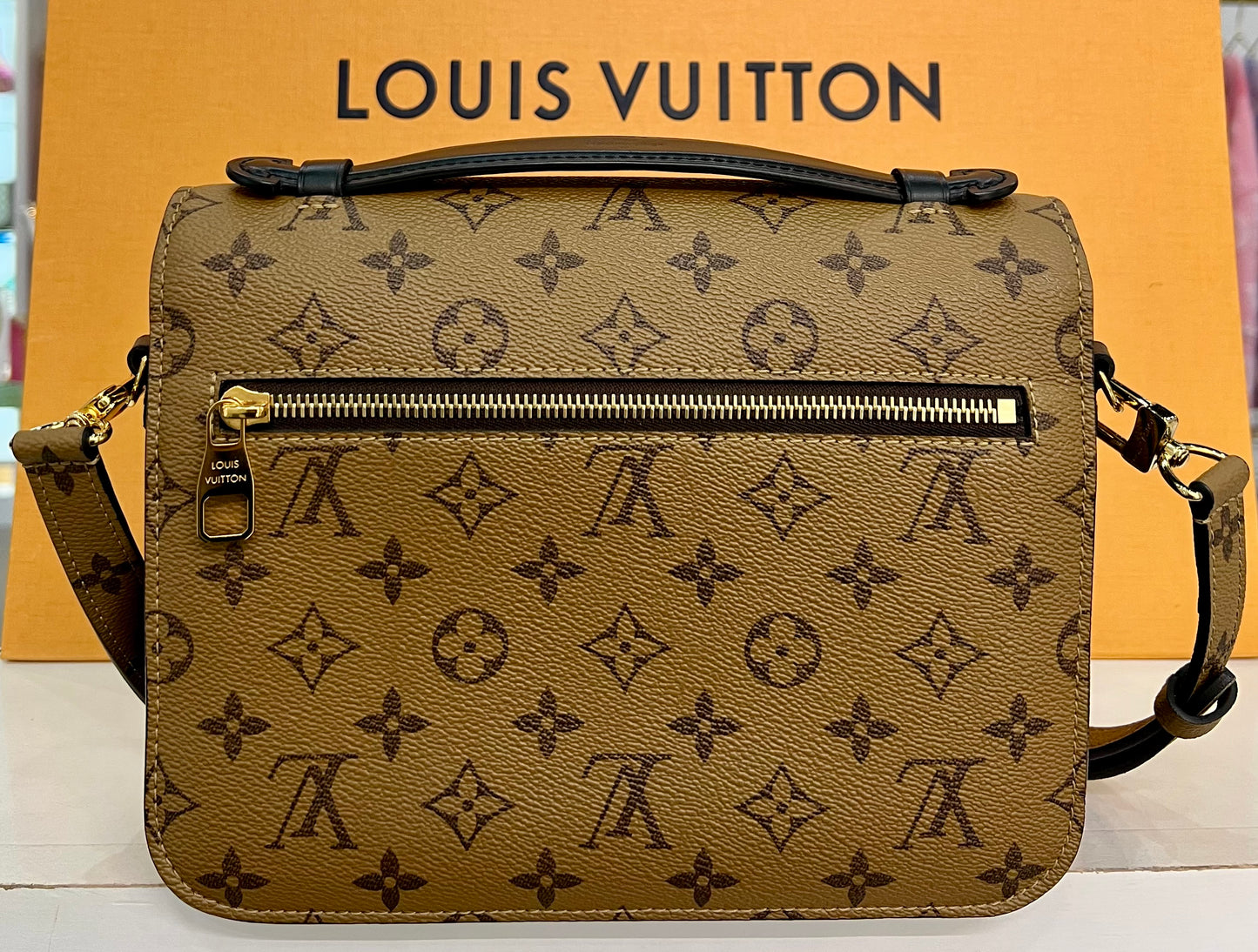 Metis Pochette Reverse Monogram