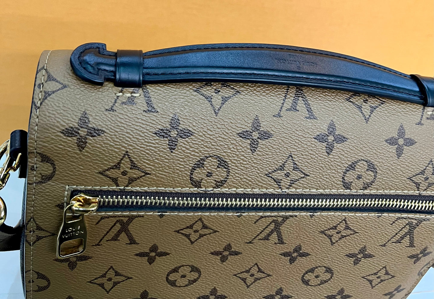 Metis Pochette Reverse Monogram