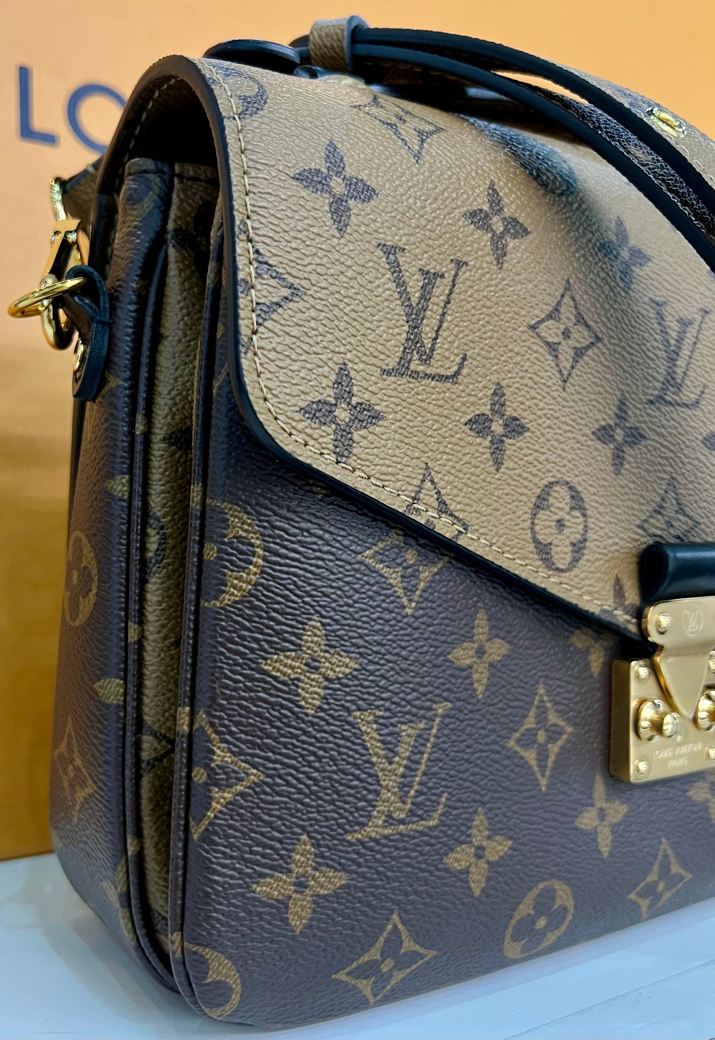 Metis Pochette Reverse Monogram