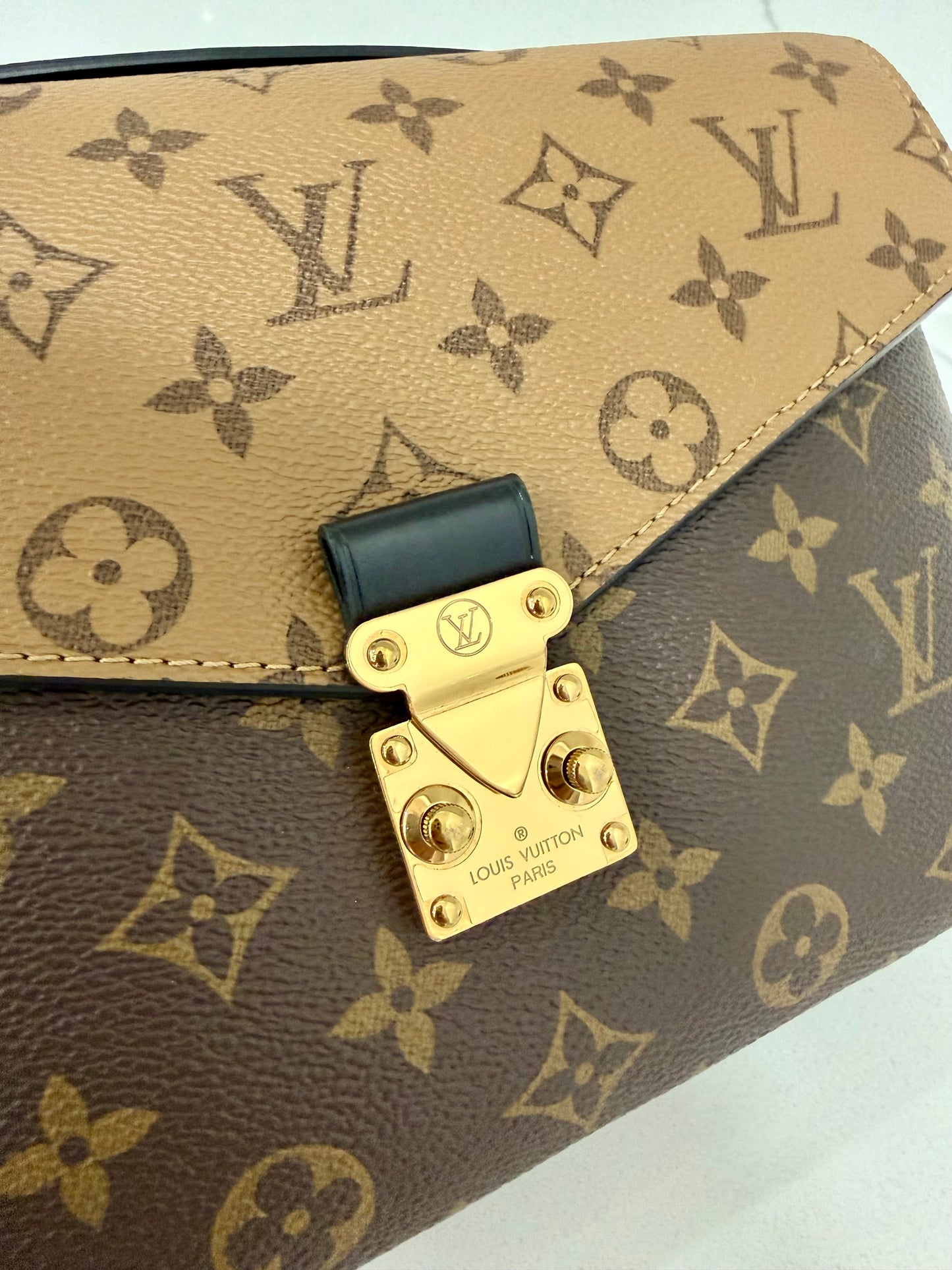 Metis Pochette Reverse Monogram