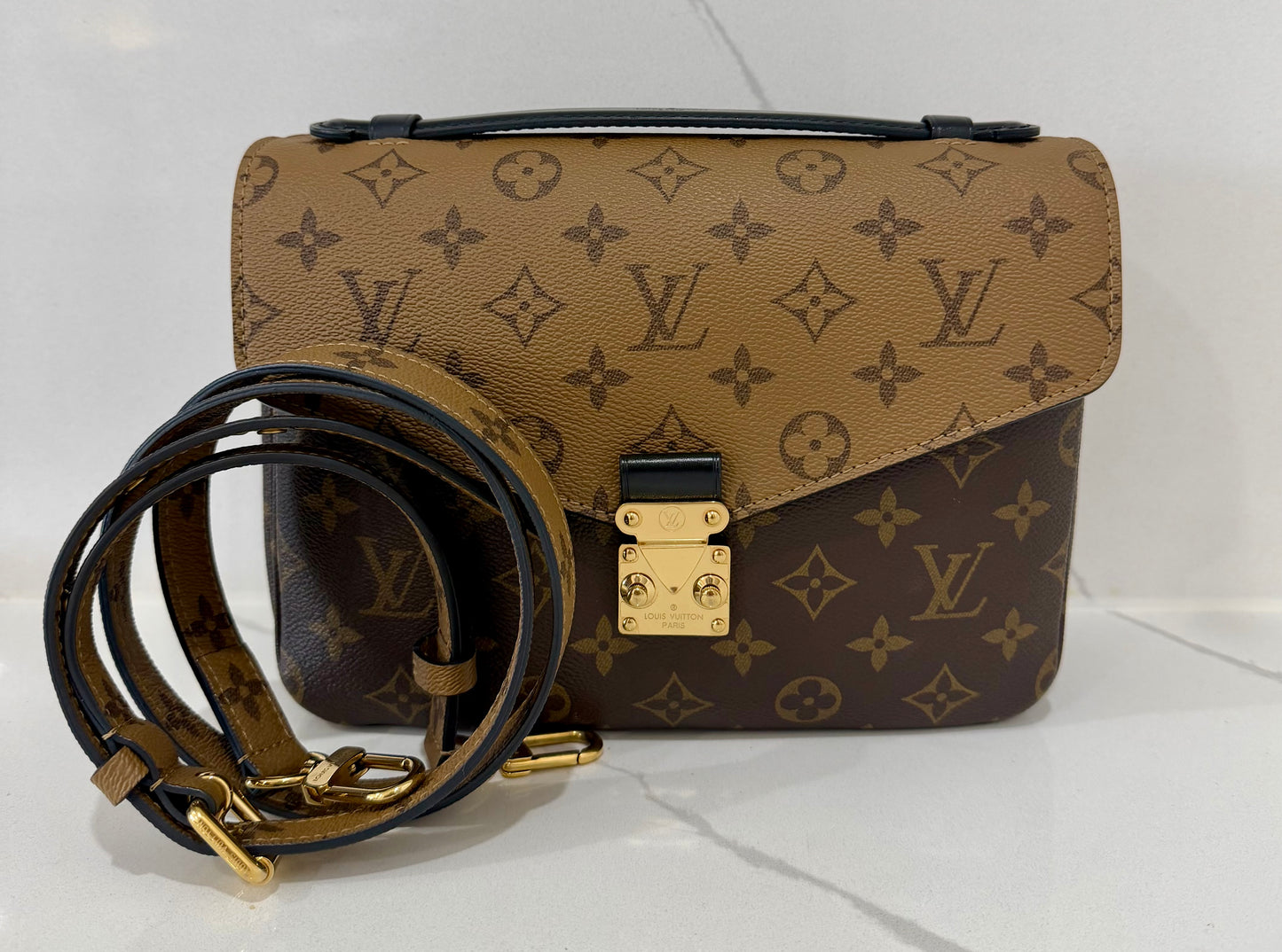 Metis Pochette Reverse Monogram