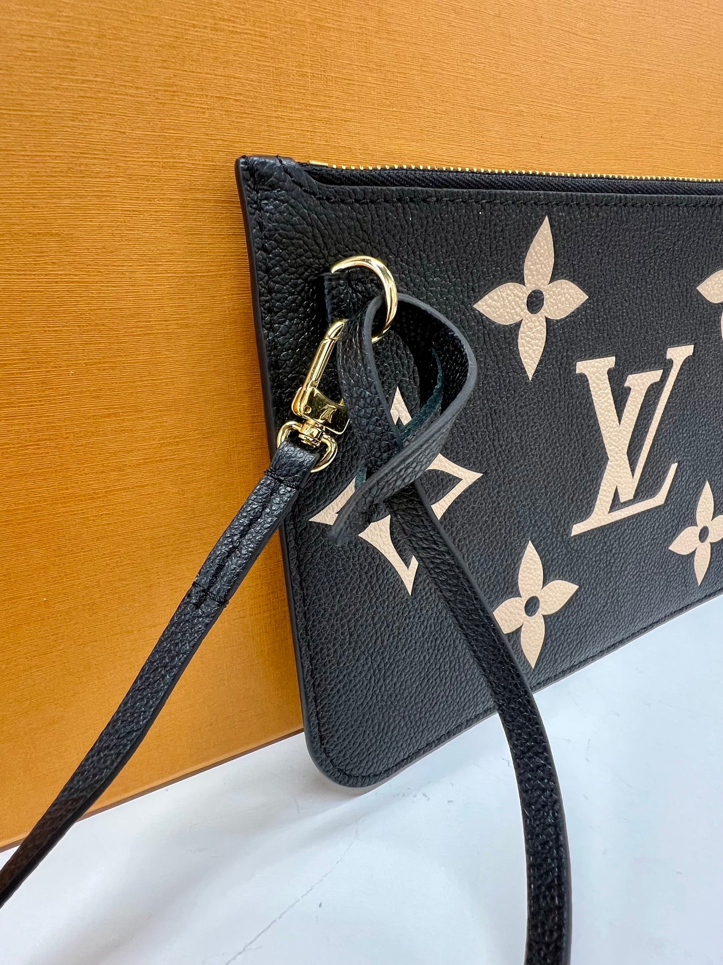Wristlet Black/Cream