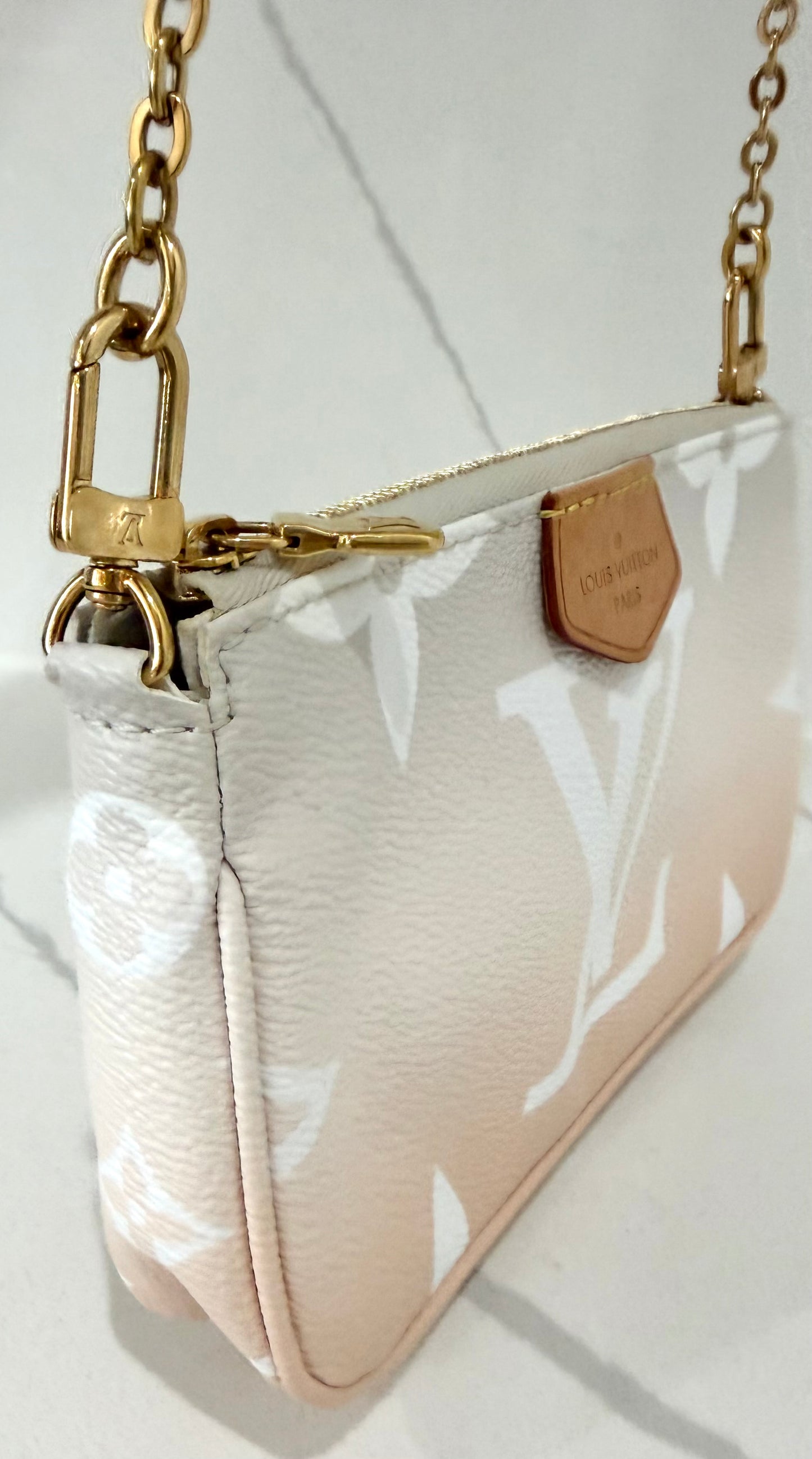 Pochette By the Pool