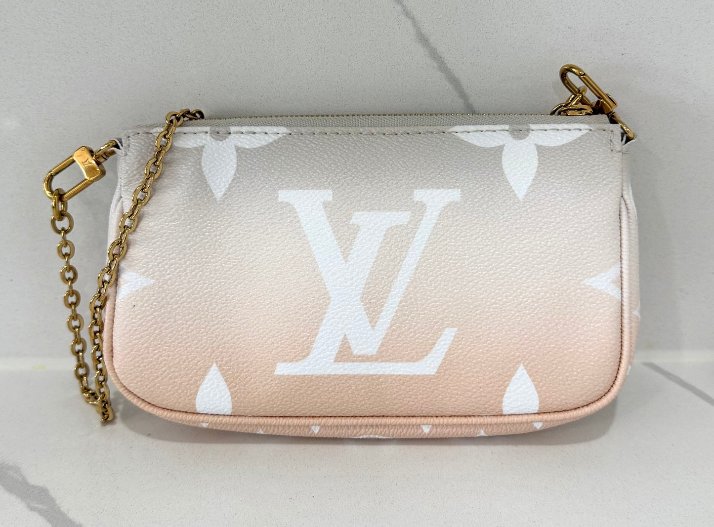 Pochette By the Pool