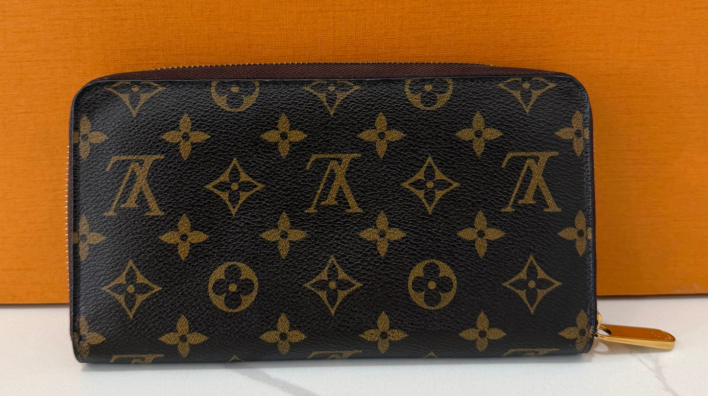 Zippy Organizer Wallet Monogram