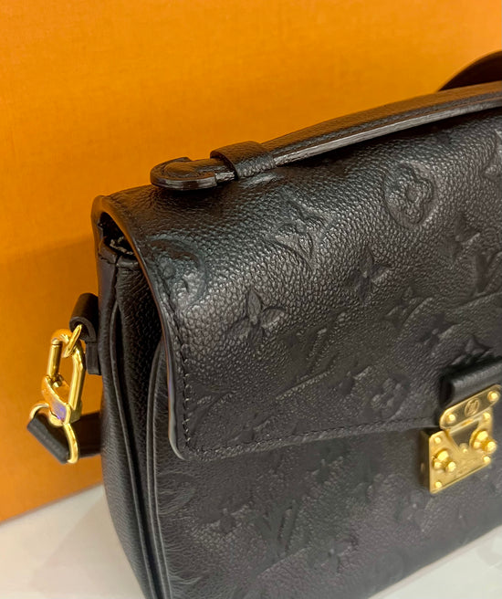 Metis Pochette Empreinte Black