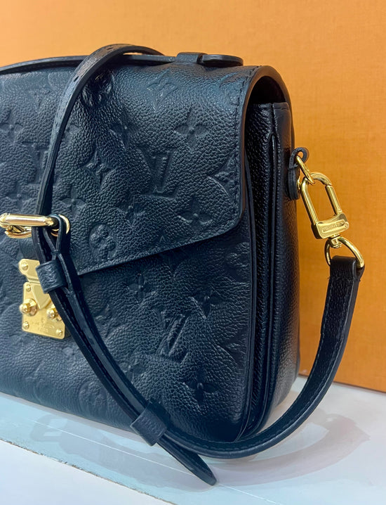Metis Pochette Empreinte Black
