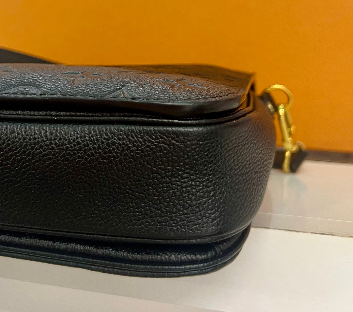 Metis Pochette Empreinte Black
