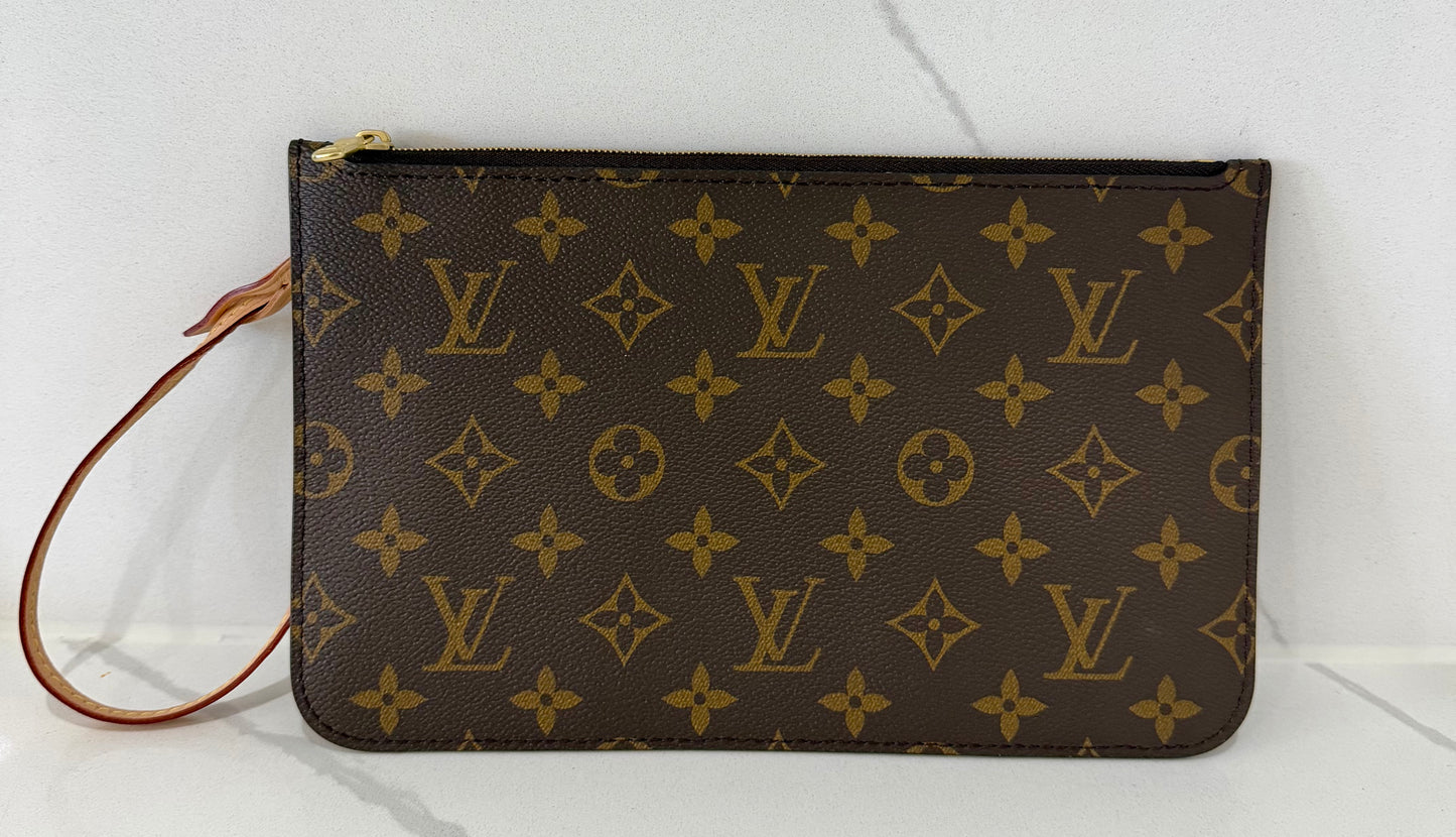 Wristlet Monogram/Tan