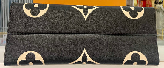 ONTHEGO GM Black and White Large Logo