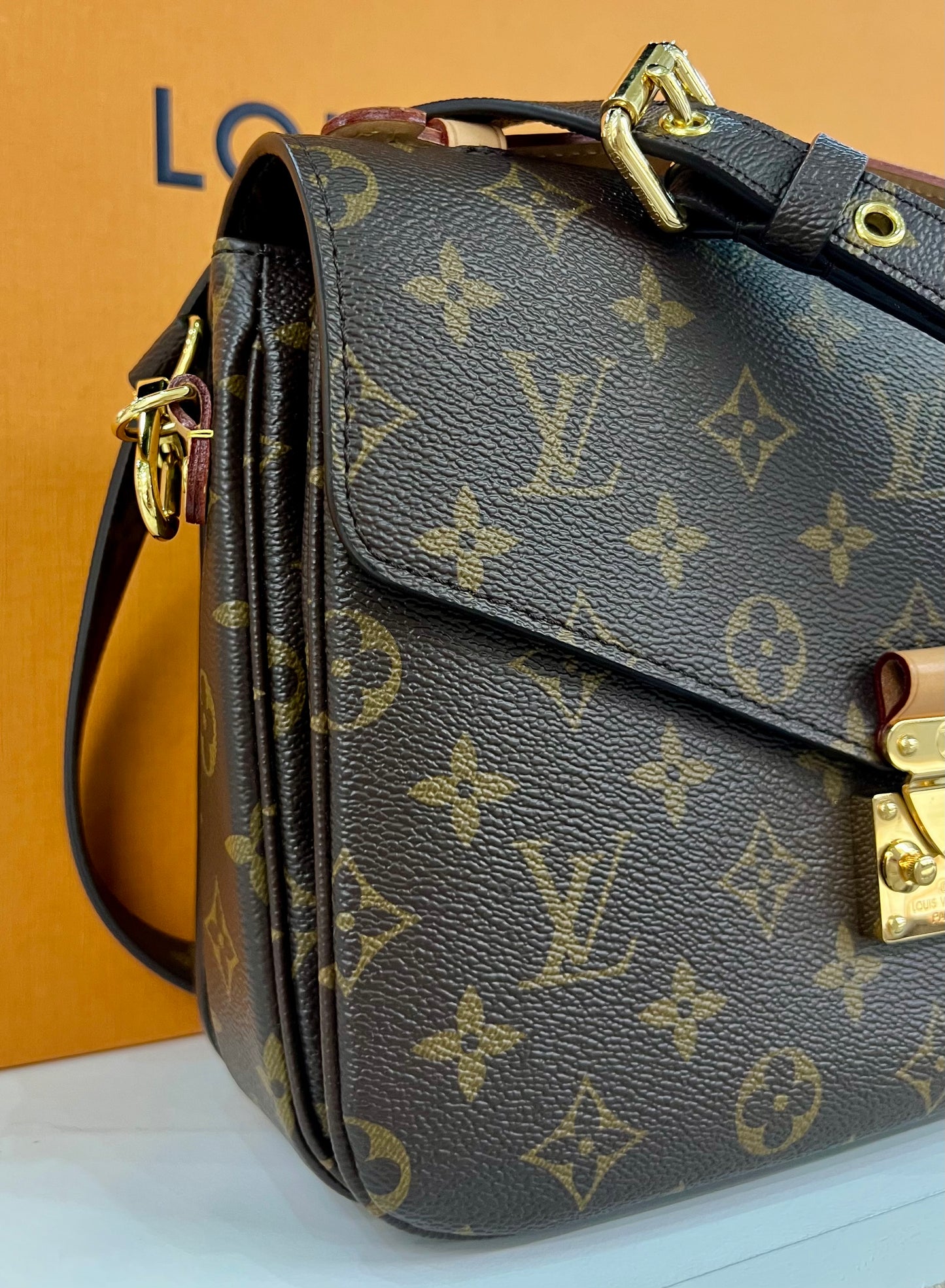 Metis Pochette Monogram