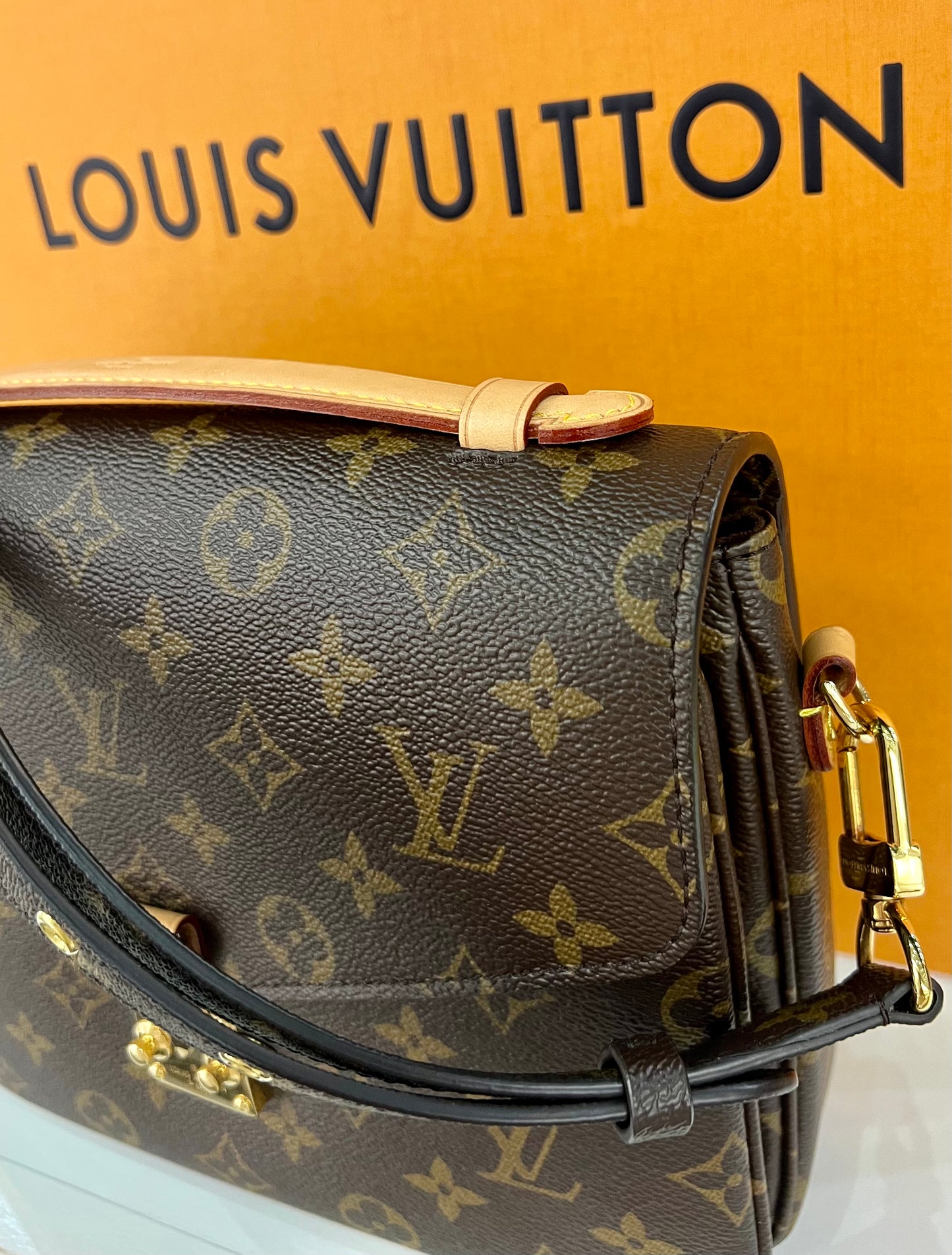 Metis Pochette Monogram