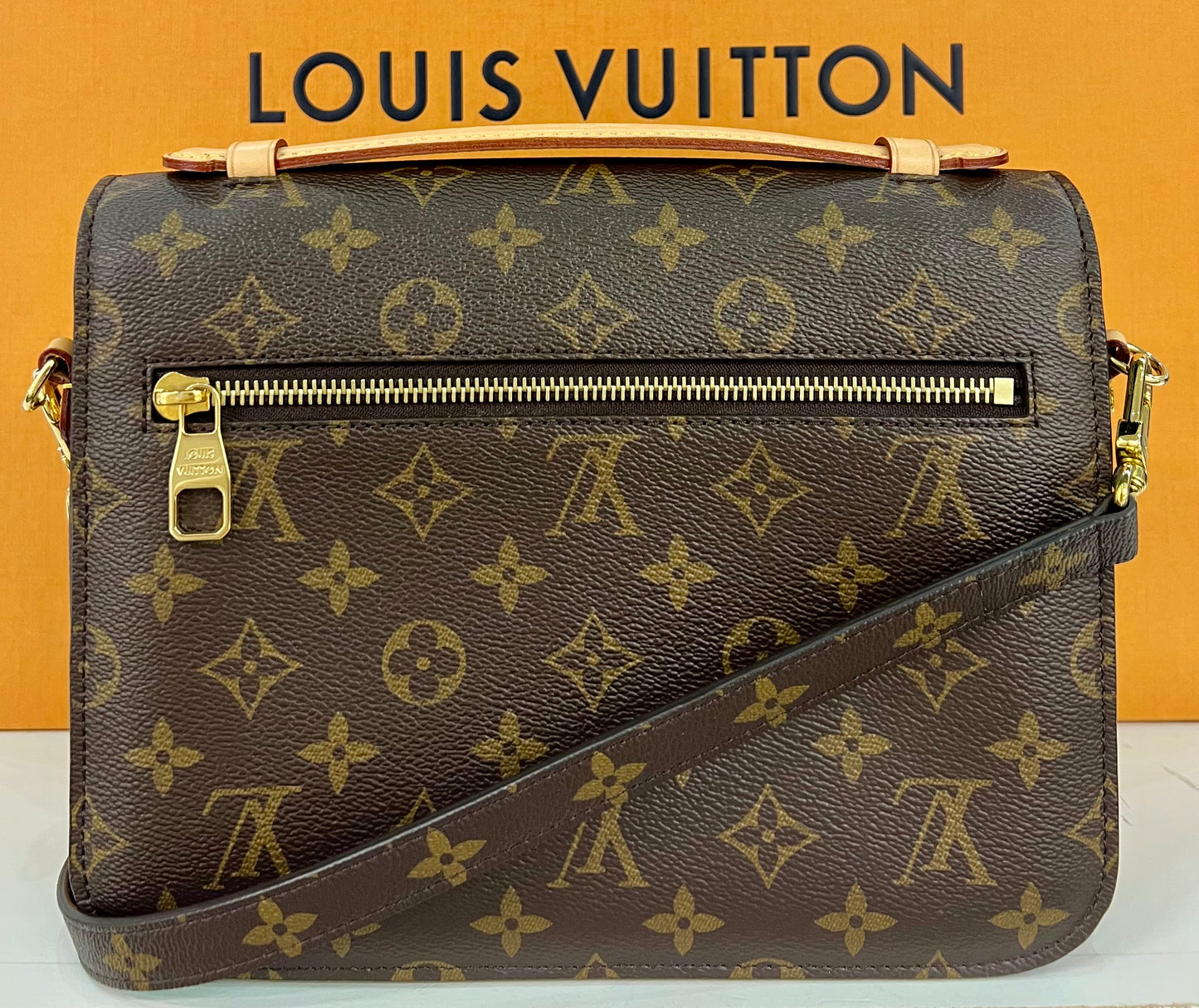 Metis Pochette Monogram