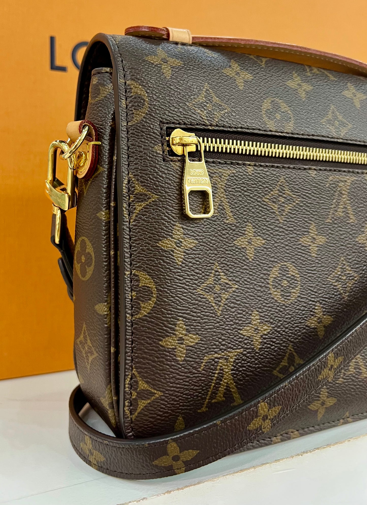 Metis Pochette Monogram