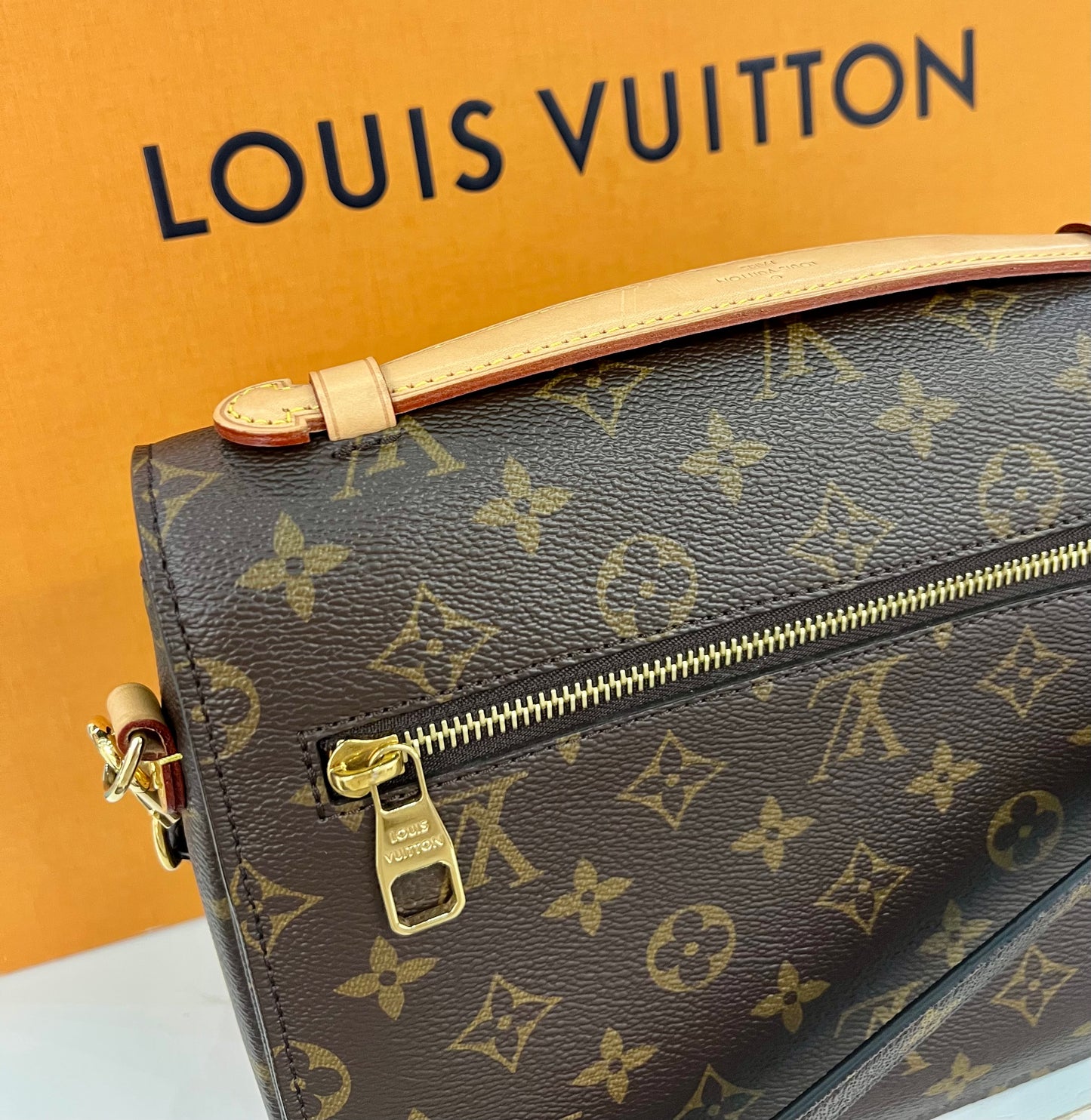 Metis Pochette Monogram