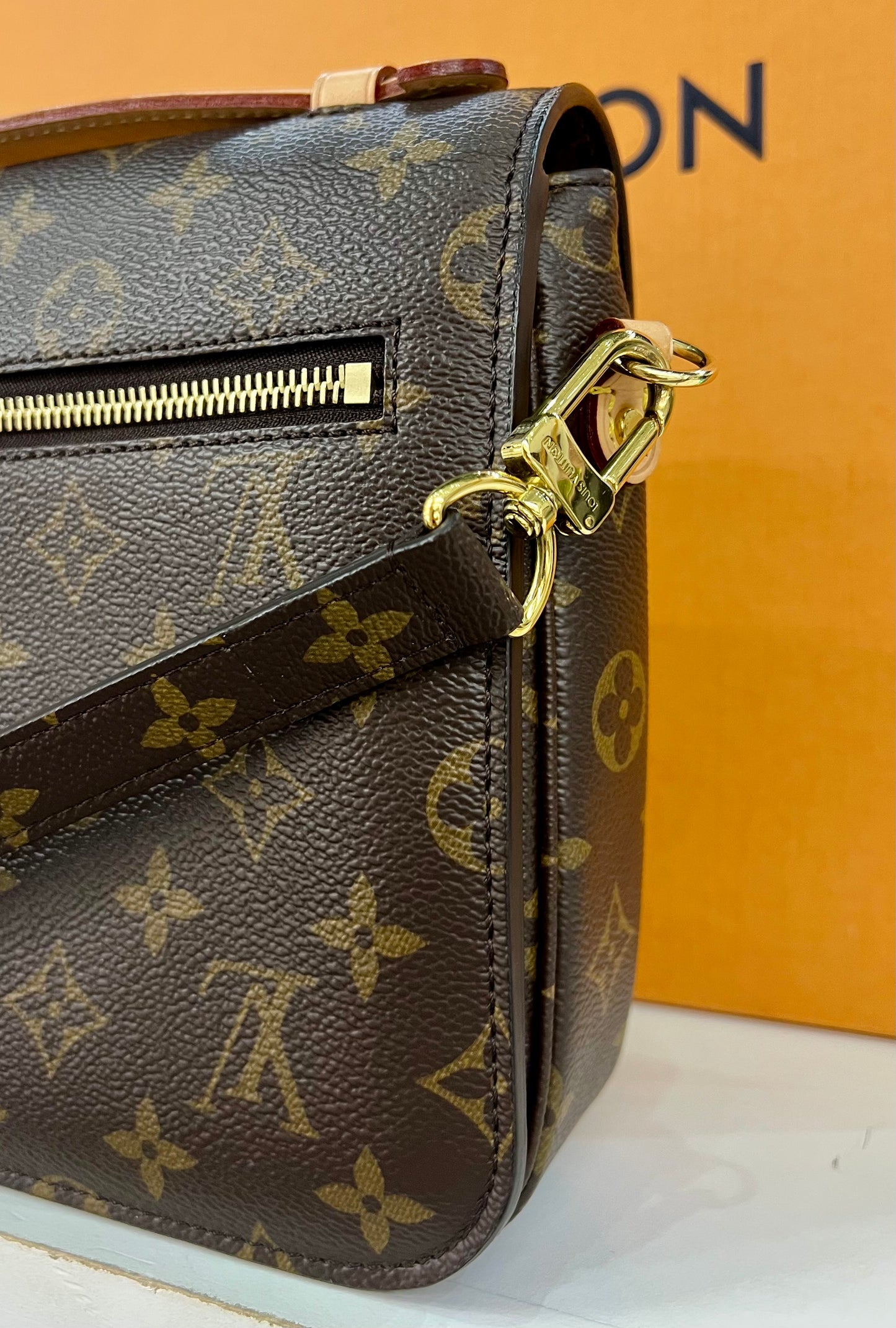 Metis Pochette Monogram