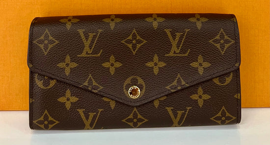 Sarah Wallet Monogram