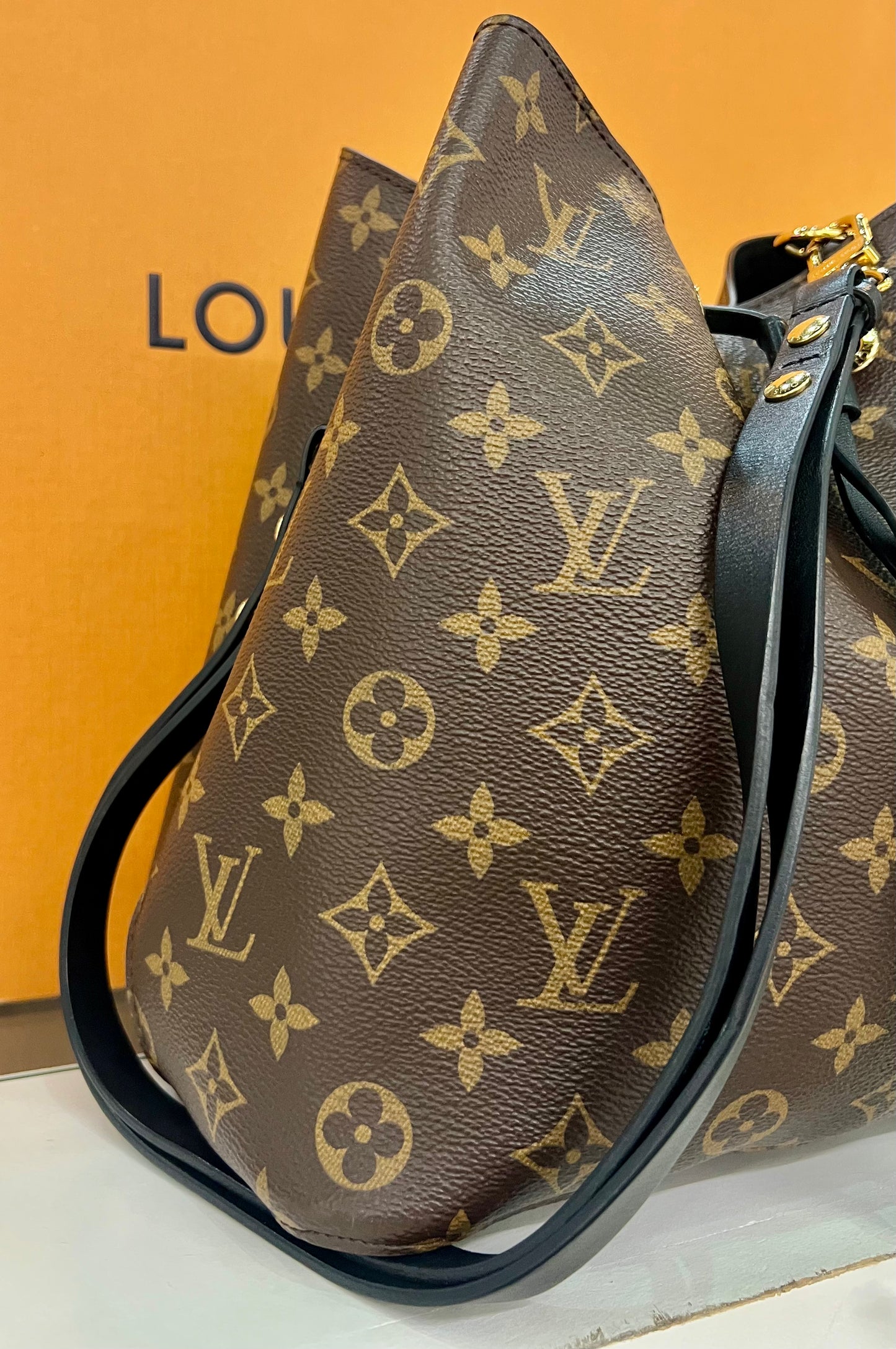 Neo Noe Black/Monogram