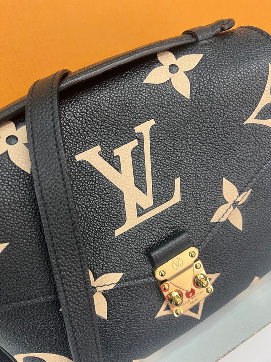 Metis Pochette Large Logo