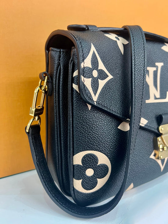 Metis Pochette Large Logo