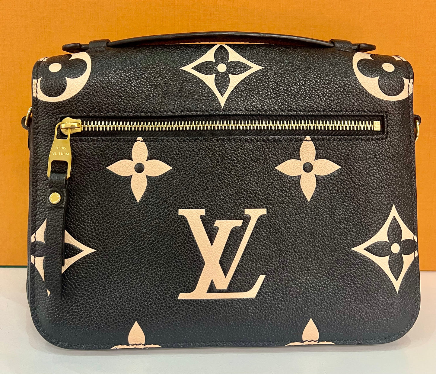 Metis Pochette Large Logo