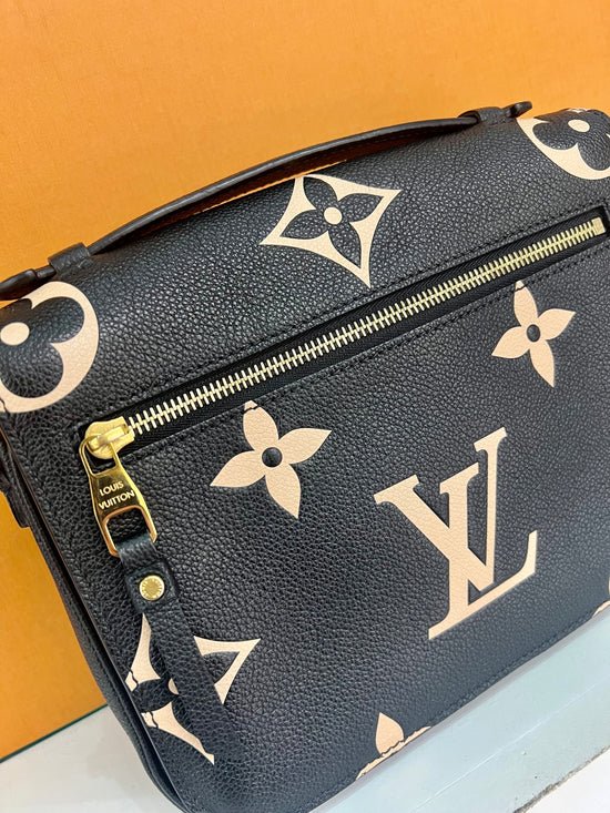 Metis Pochette Large Logo