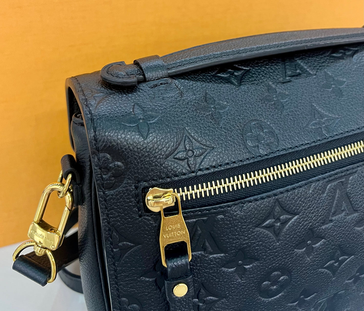 Metis Pochette Black Empreinte