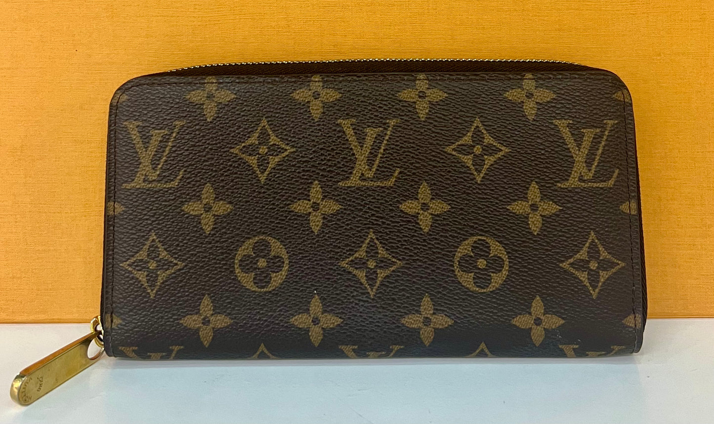 Zippy Wallet Monogram