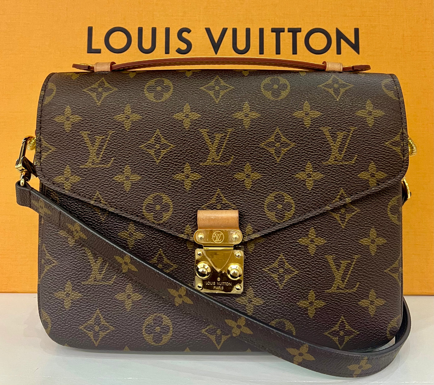 Metis Pochette Monogram