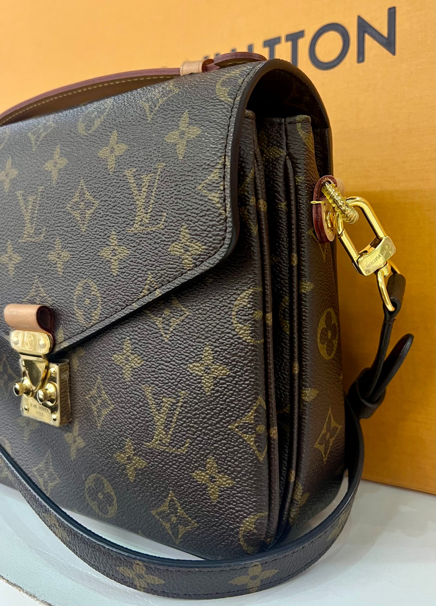 Metis Pochette Monogram