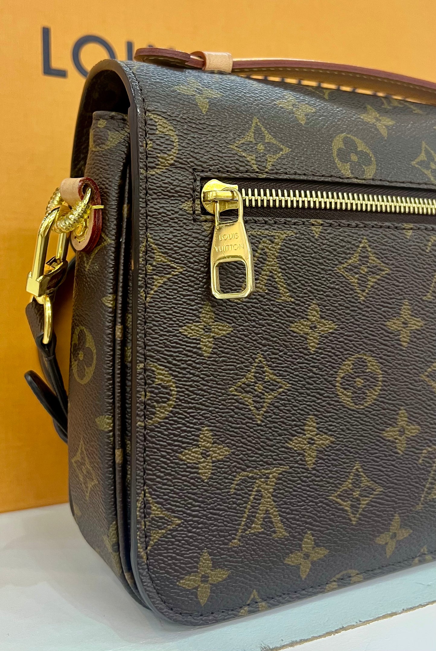 Metis Pochette Monogram
