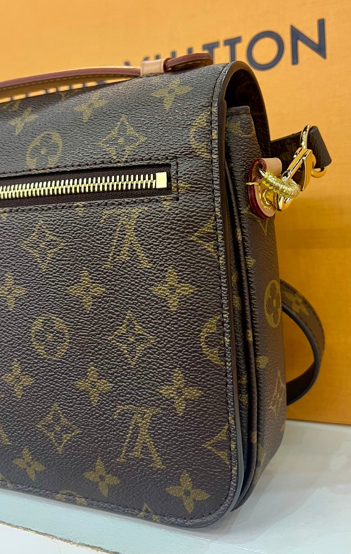 Metis Pochette Monogram